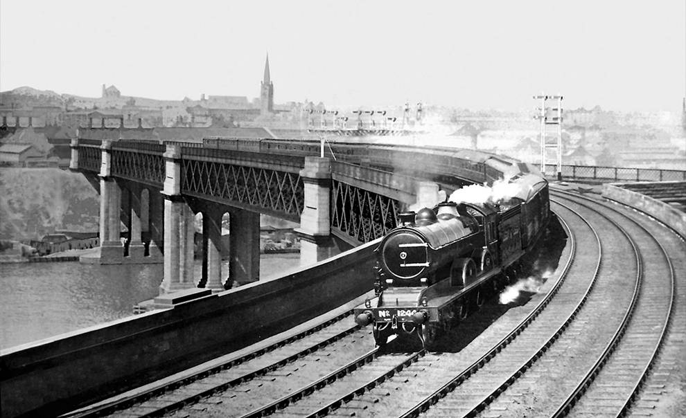 Newcastle-Edward VII Bridge BW.jpg